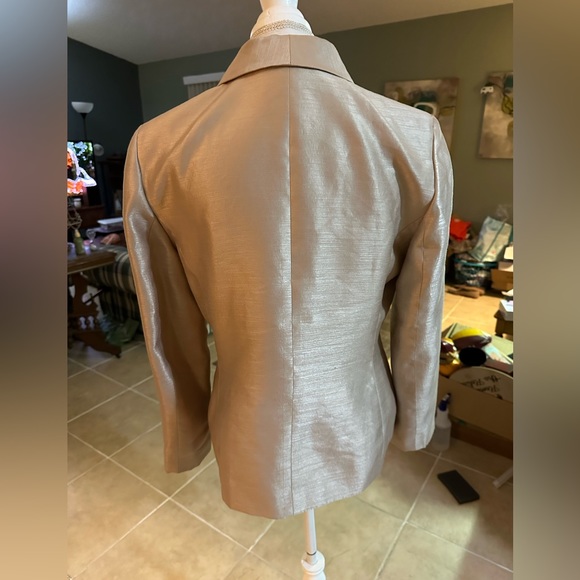 Le Suit Essentials Gold Shimmer Lined Blazer Size 12 Never Worn - Picture 2 of 5